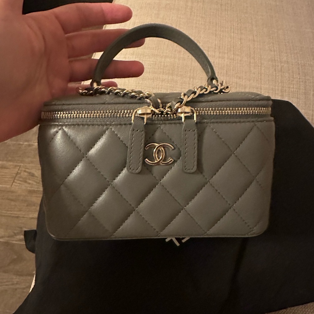 SOLD！100% AUTH Chanel vanity case top handle with chain - Picture 2 of 12